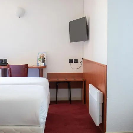 Отель Brit Agen - L'aquitaine 3*